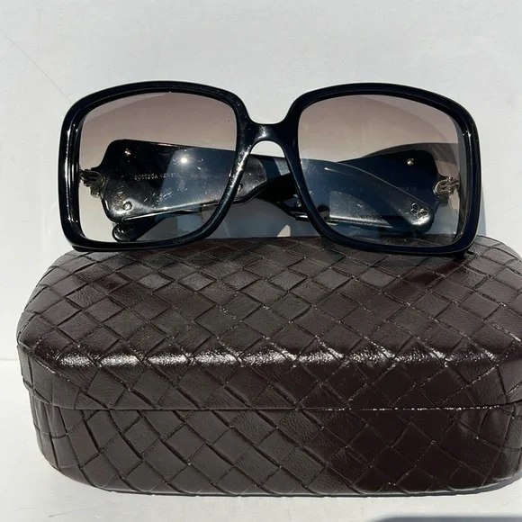 Auth. Bottega Veneta Black/Brown Intrecciato Leather 